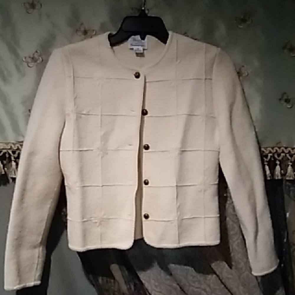 Cream Tailored Blazer with Structured Lapels